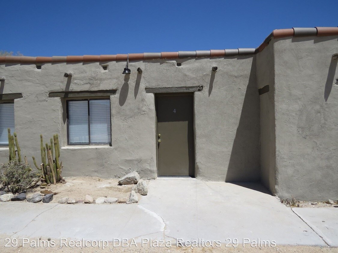 Primary Photo - 73151 Adobe Cir