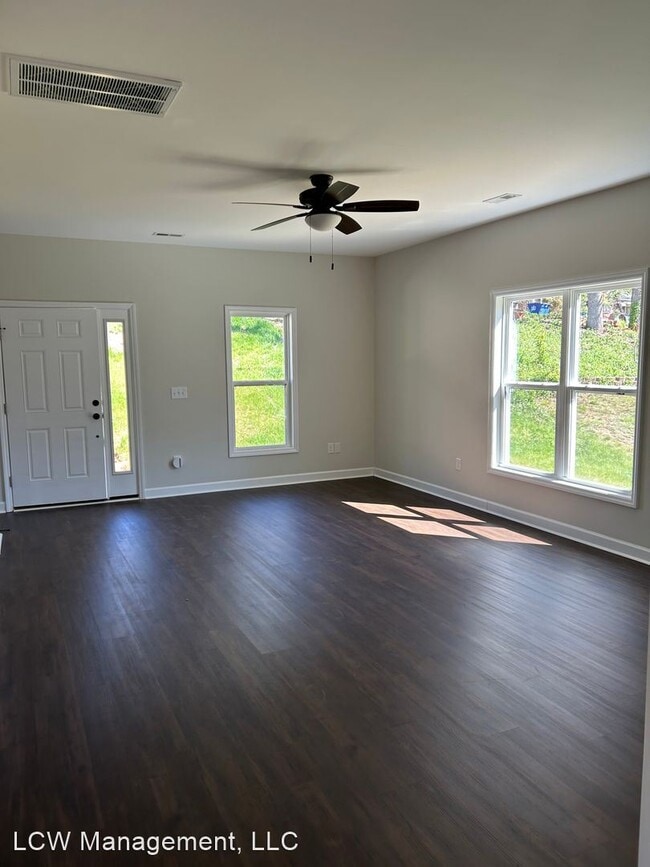 Building Photo - 4 br, 2.5 bath House - 4830 Tiffany Avenue