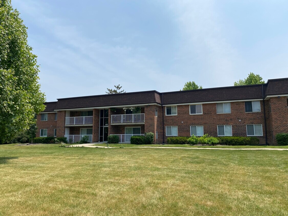 1110 Westover Ln Unit 1A, Schaumburg, IL 60193 Condo for Rent in