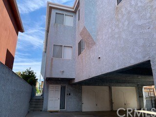 Foto del edificio - 1166 W 23rd St