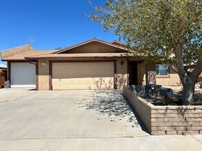 Building Photo - 308 W Felspar Ave