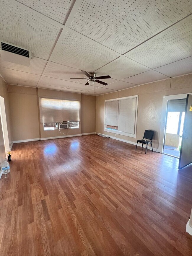 Building Photo - 337 Harding Ave.