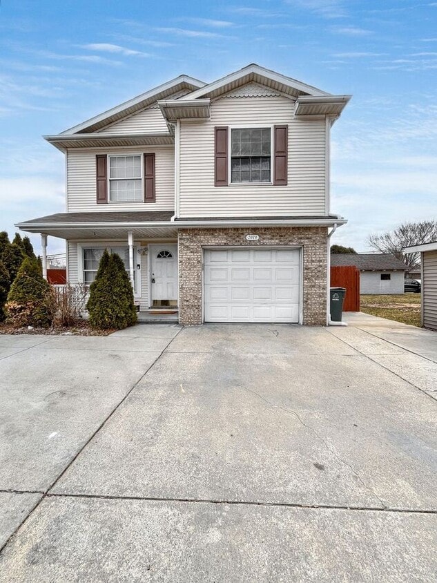 Primary Photo - Charming 4-Bedroom Home in a Convenient Lo...