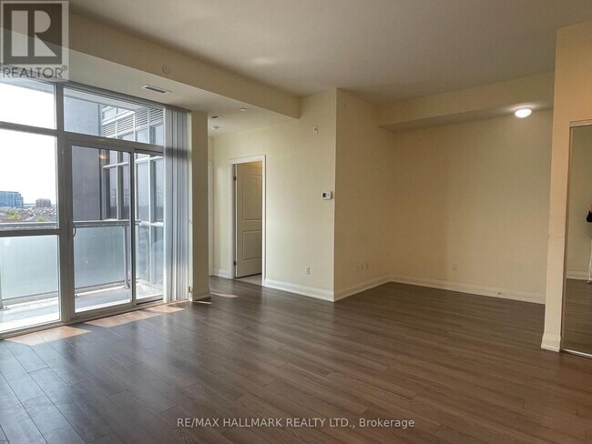 Photo du bâtiment - 8763 Bayview Ave