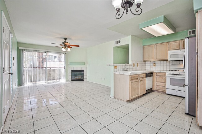 Building Photo - 4955 S Lindell Rd