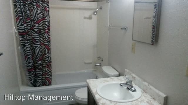 Building Photo - 3 br, 1.5 bath Apartment - 400 North 8 West