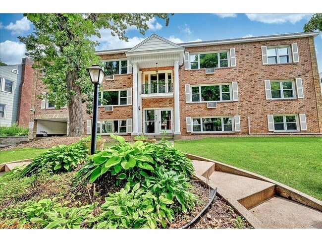 Building Photo - 401 Ridgewood Ave