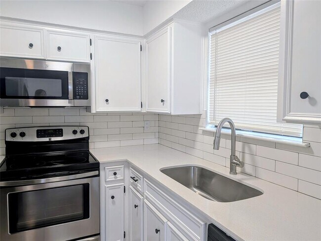 Foto del edificio - 905 E 51st St