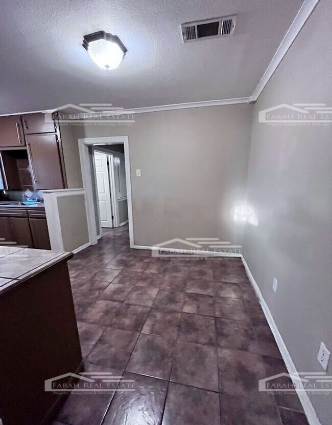 Building Photo - NOW AVAILABLE- 2 BED/1 BATH IN FORT WORTH,...