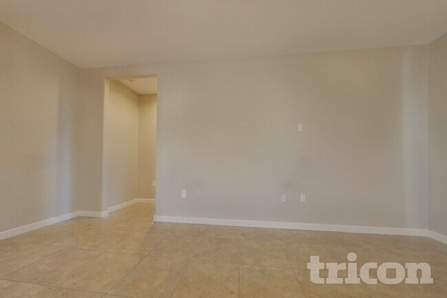 Foto del edificio - 30033 W Cheery Lynn Rd