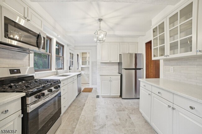 Building Photo - 55 Shepard Pl