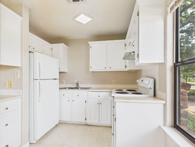 Building Photo - Charming 1-Bedroom Retreat on Friendship L...
