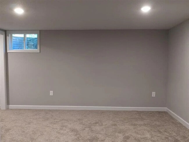 Building Photo - Woodlark Apartents