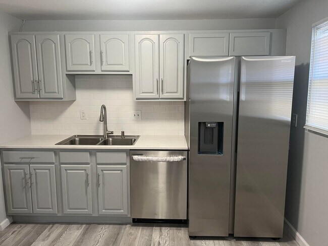 Foto del edificio - Updated 3BR 1BA Home w/ Garage & Updated Kitchen in Cincinnati