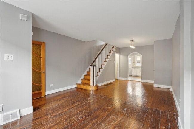 Living Room - 1914 S Alder ST