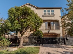 Building Photo - 2101 Elmen St