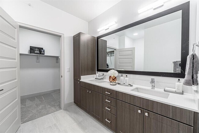 Foto del edificio - 17401 W Lake Houston Pkwy