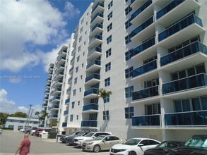 Building Photo - 7501 E Treasure Dr