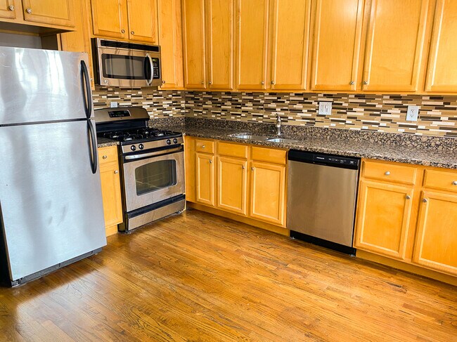 Foto del edificio - 3552 N Southport Ave