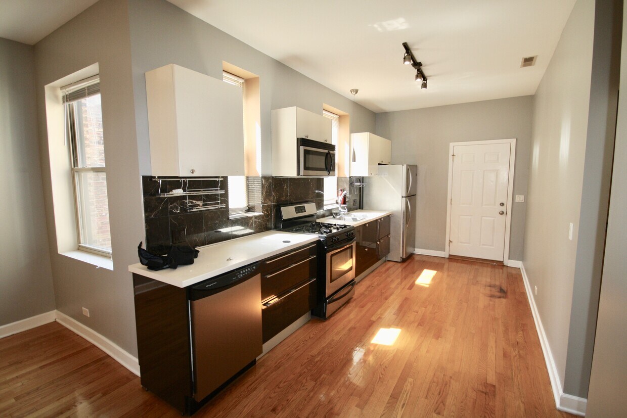 Foto principal - 3702 W Cermak Rd