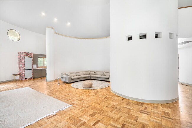 Building Photo - 6808 N Sherman Dr