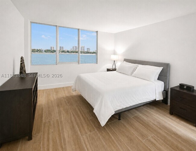 Foto del edificio - 1500 Bay Dr E
