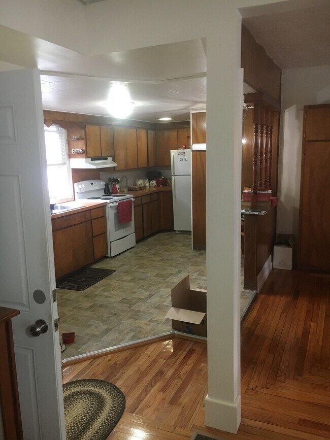 Kitchen - 210 E Williams St
