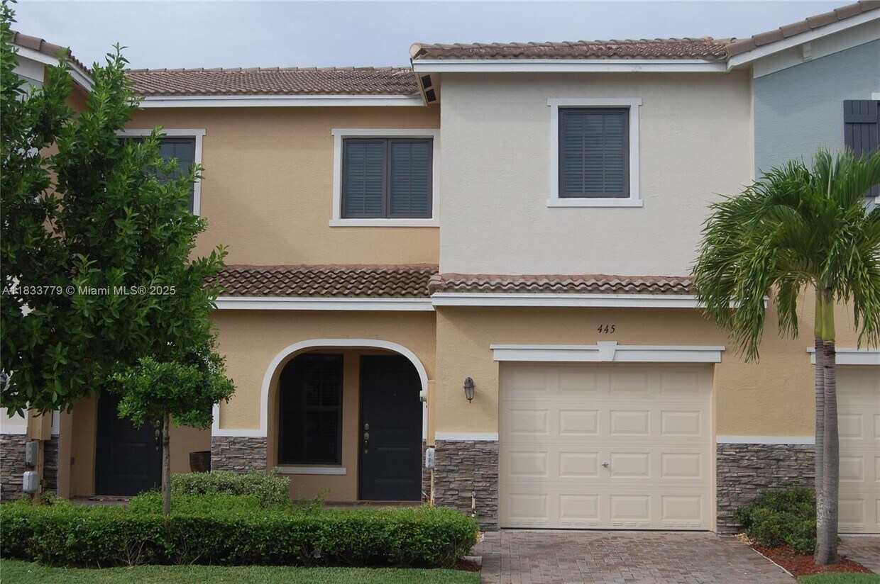 Foto principal - 445 NE 194th Terrace