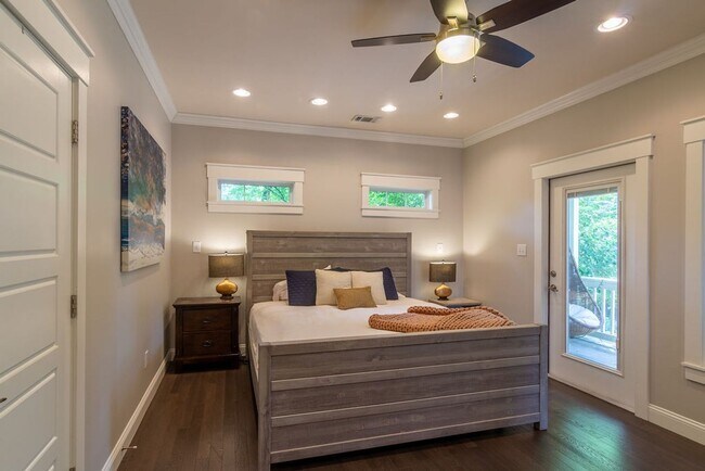 Foto del edificio - Great cottage house just off Ellington Pkwy-close to downtown!