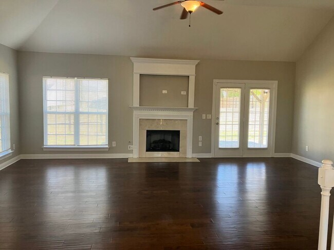 Foto del edificio - 4BR Brentwood Retreat.  $1500 Rent Concession