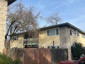 Building Photo - 4549 Ashcroft Ave