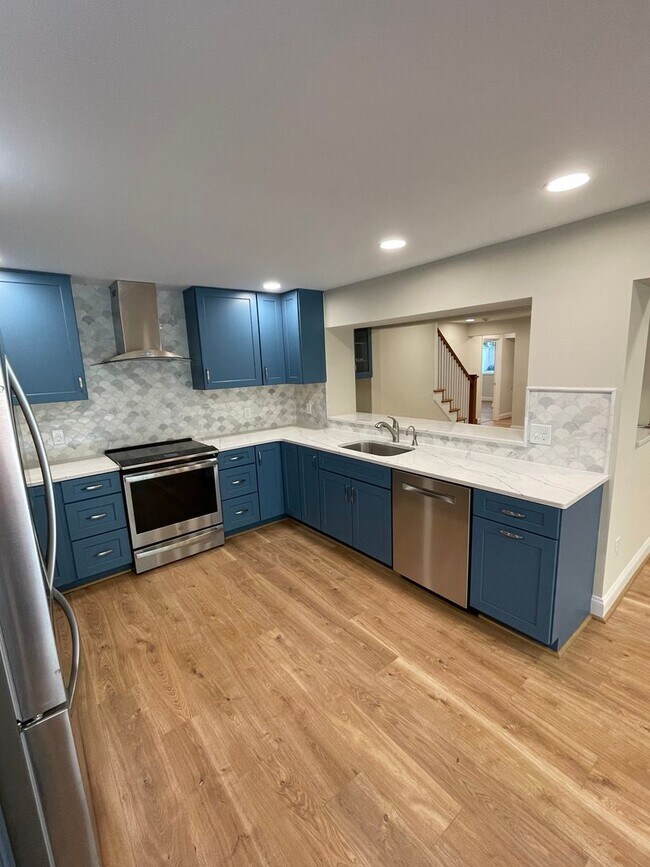 Building Photo - Beautiful Sun Filled 2 Bedroom 2 Bathroom ...