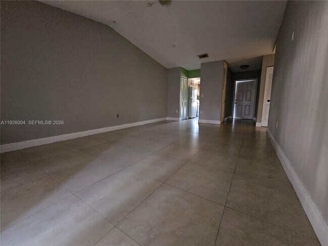 Foto del edificio - 5317 SW 140th Pl
