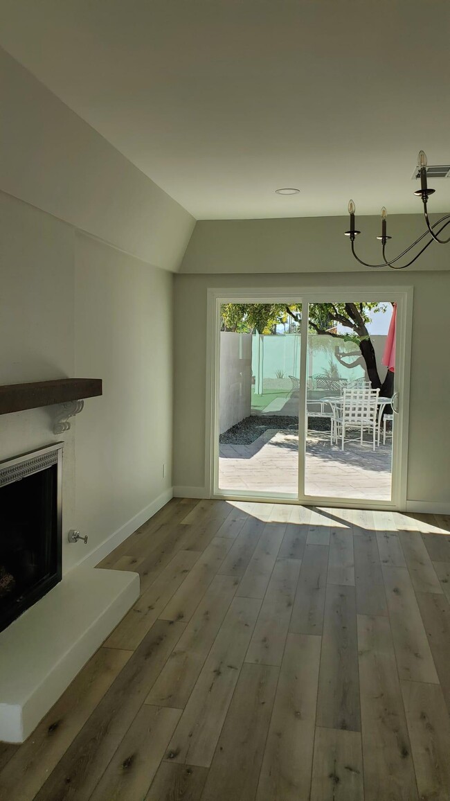 Building Photo - 954 N Segovia Dr