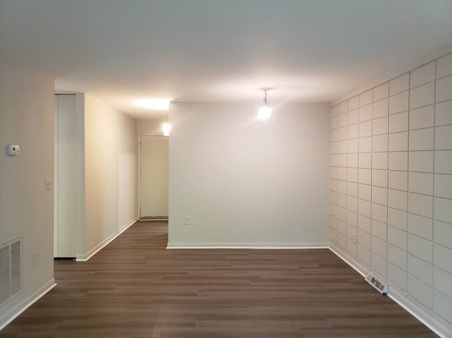 Building Photo - 203 Luther Dr