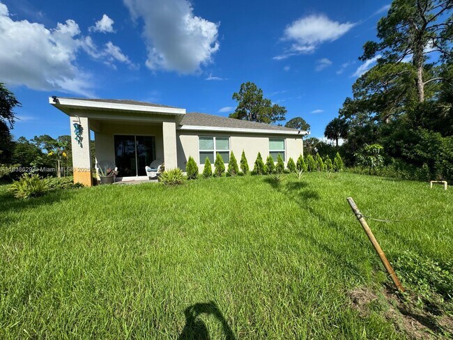 Building Photo - 3033 N Lakewood Rd