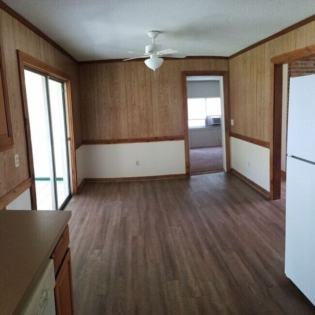 Foto del edificio - 1705 NE 28th St
