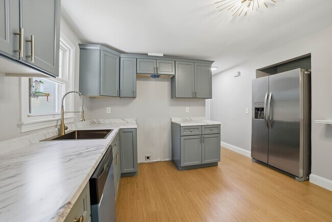 Building Photo - 44 Topsfield Cir