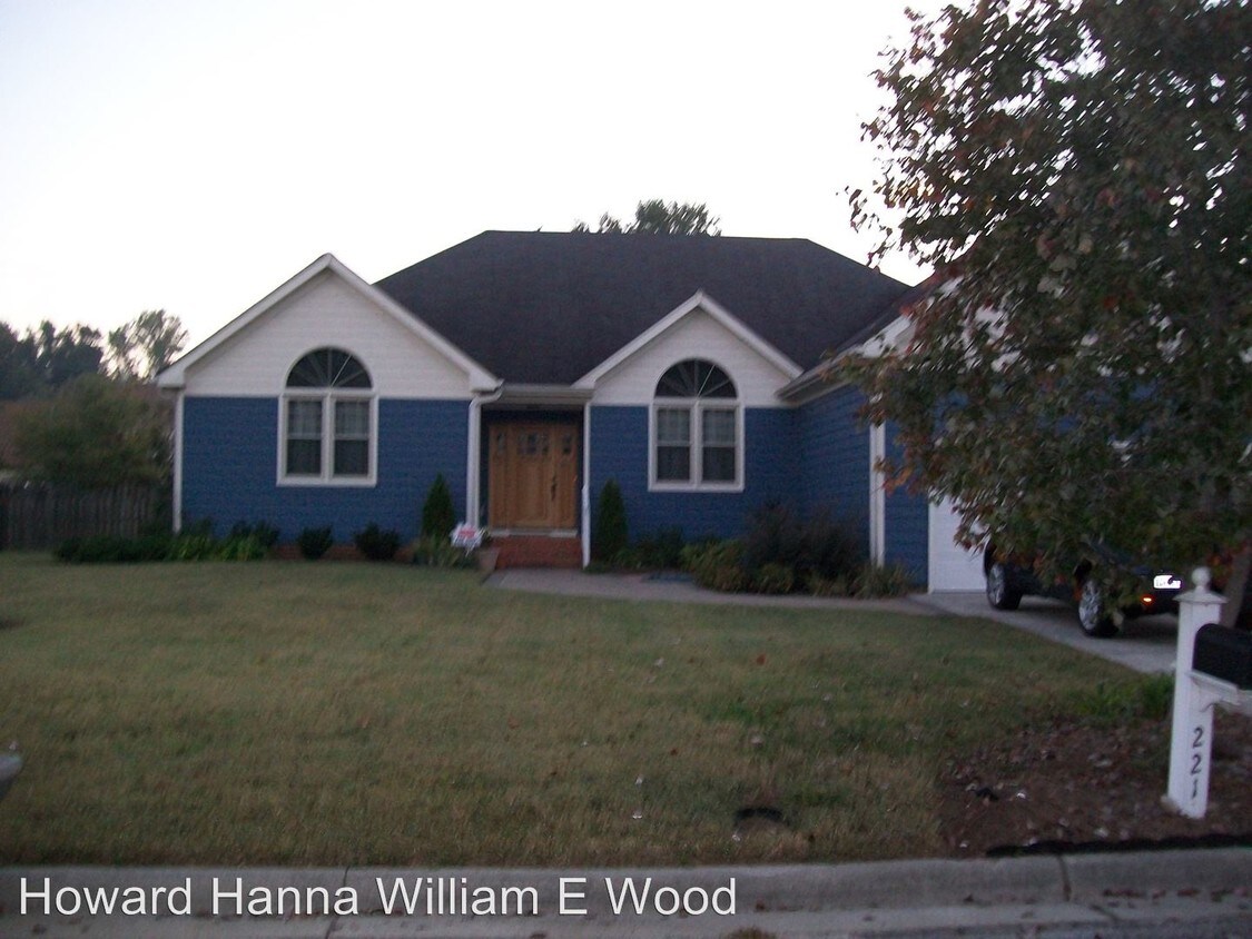 Primary Photo - 221 Mooregate Ct
