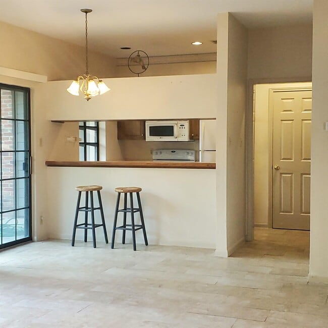 Building Photo - 20 Chapel Hill Cir