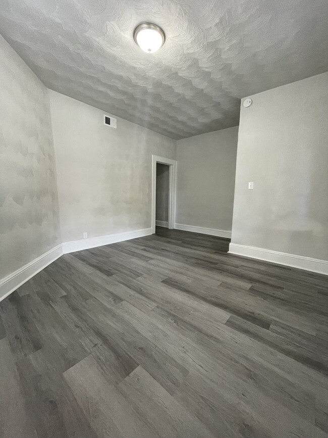 Building Photo - 527 W 37th St