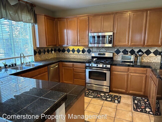 Building Photo - 4 br, 2.5 bath House - 2691 Hutchings Drive