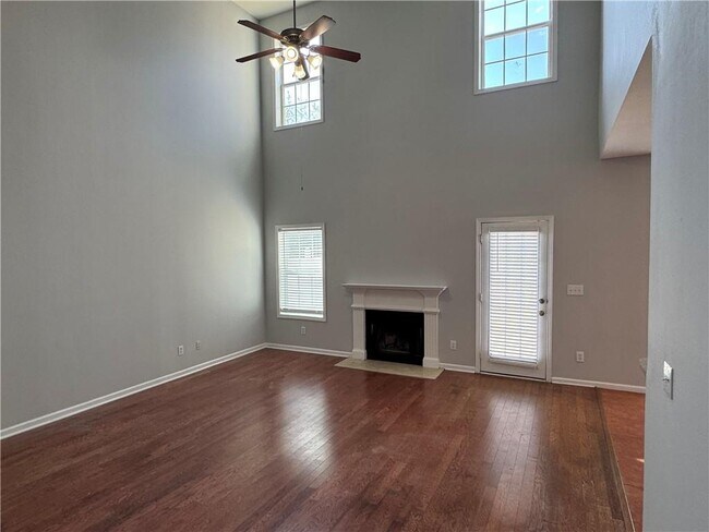 Foto del edificio - 6902 Grand Hickory Dr