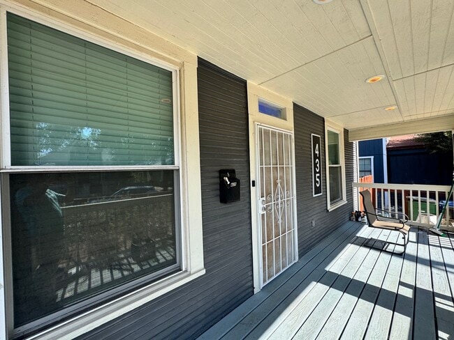 Building Photo - Ready For Move In - Beautifully Renovated Cottage Home in South San Antonio - Near Downtown SA