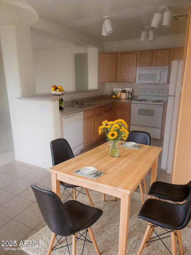 Foto del edificio - 22619 W Papago St