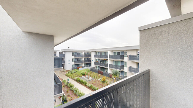 Interior Photo - Eight 80 Newport Beach