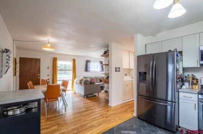 Foto del edificio - 2604 Columbine Dr