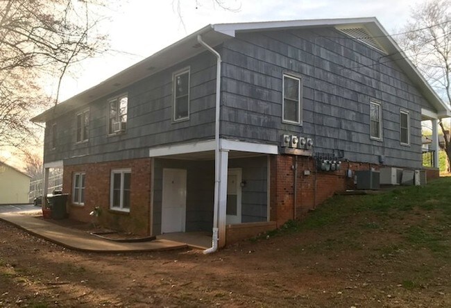 Building Photo - 310 E J St