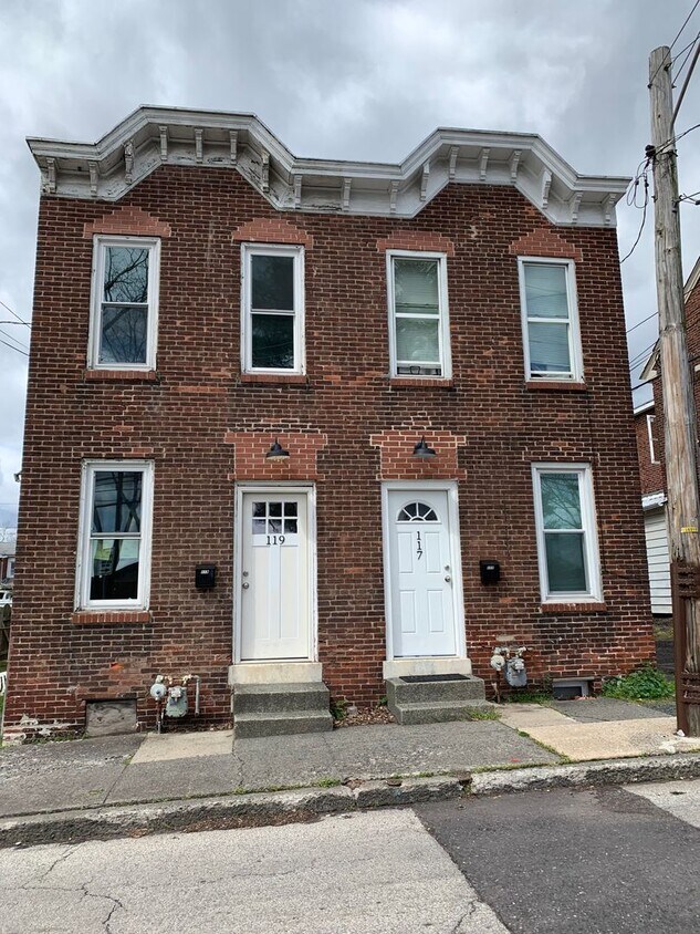 Foto principal - 3 BR 1.5 BA single family rental