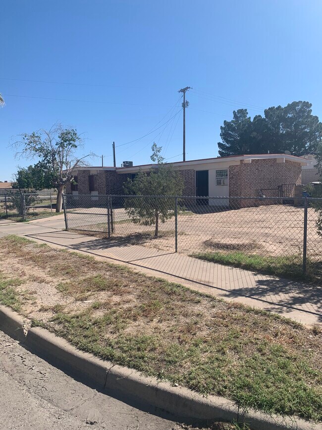 Building Photo - 9343 Elgin Dr